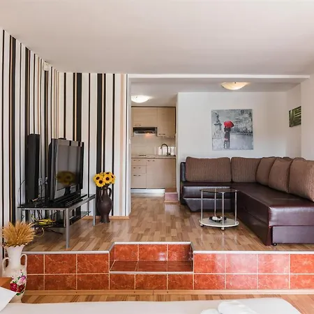 Novoselic Apartment