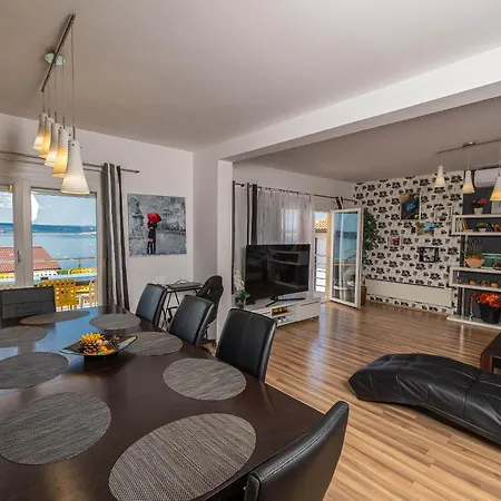 Novoselic Apartment Dramalj
